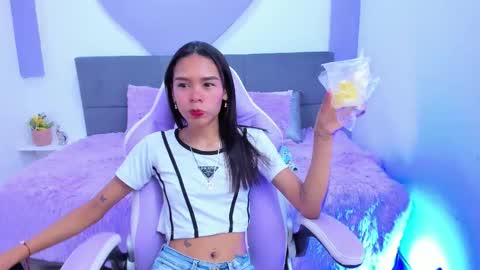 Snapshot of sofi_little2 chatting on 20, 12, 2025 Sofia online show from 20, 12, 2025