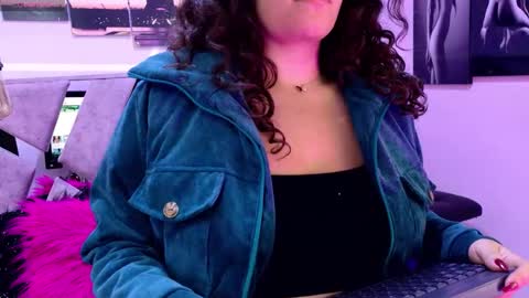 Snapshot of sofi_noa chatting on 5, 12, 2025 Sofi Noa online show from 5, 12, 2025