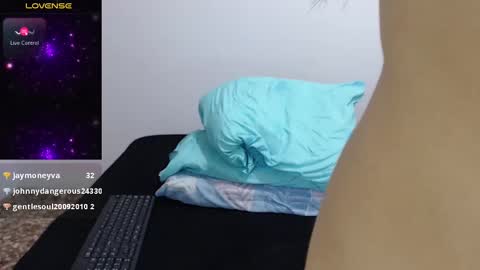 sofia  whitee online show from 5, 12, 2024