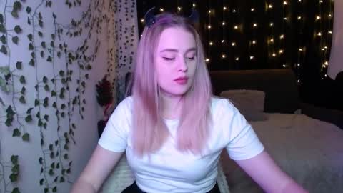 Snapshot of sofia_rosemary chatting on 2, 2, 2025 sofia_rosemary online show from 2, 2, 2025