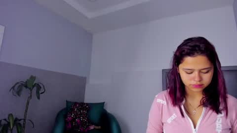 Snapshot of sofia_villareal chatting on 3, 10, 2025 Sofa online show from 3, 10, 2025