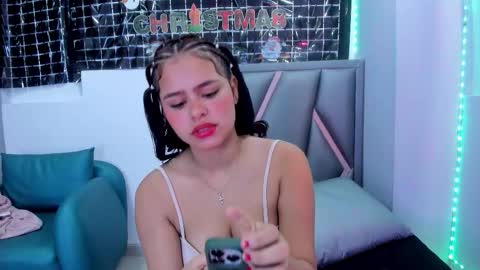 Snapshot of sofia_villareal chatting on 19, 12, 2025 Sofa online show from 19, 12, 2025