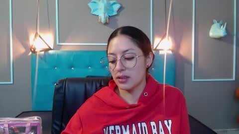 Snapshot of sofia_white3 chatting on 3, 11, 2025 Sofa online show from 3, 11, 2025