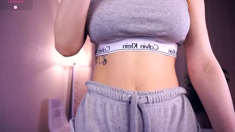 Hi My name is Sofia Welcome to my room Please thumbs up - its important online show from 25, 9, 2025