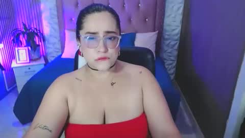 Snapshot of sofiadavis_23 chatting on 19, 11, 2025 SOFIA online show from 19, 11, 2025