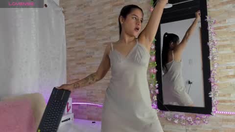 Danna Sofia online show from 12, 1, 2025