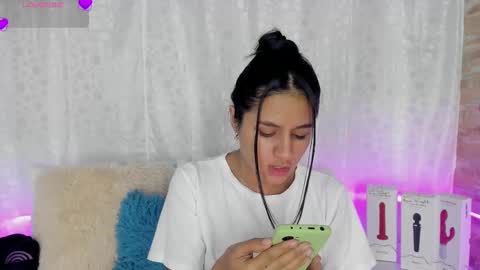 Danna Sofia online show from 2, 3, 2025