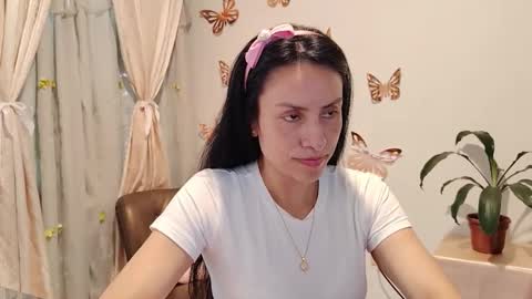 Snapshot of sofibelladelavega chatting on 5, 11, 2025 Sofi Bella online show from 5, 11, 2025