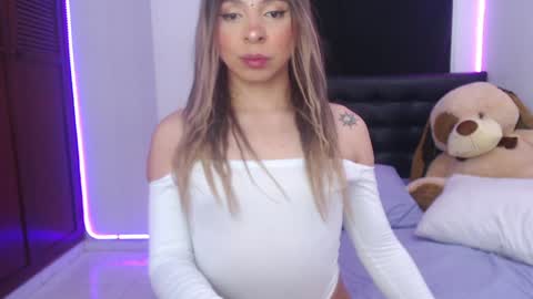 Snapshot of sofiievans_ chatting on 2, 12, 2024 online show from 2, 12, 2024