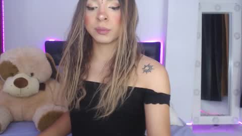 Snapshot of sofiievans_ chatting on 27, 2, 2025 online show from 27, 2, 2025