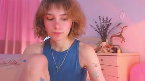 Snapshot of soft_animal chatting on 25, 6, 2026 E online show from 25, 6, 2026