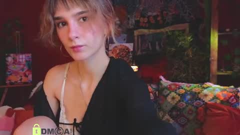 Snapshot of soft_animal chatting on 30, 7, 2026 E online show from 30, 7, 2026