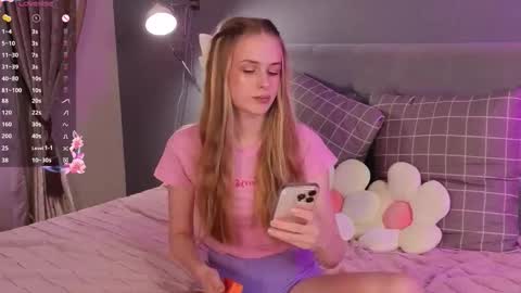 Snapshot of soft_babe chatting on 18, 9, 2025 Milisa online show from 18, 9, 2025