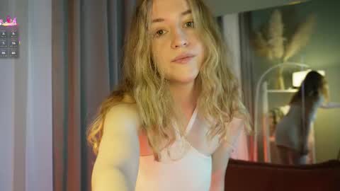 Snapshot of softdreamer_ chatting on 5, 11, 2025 softdreamer_ online show from 5, 11, 2025