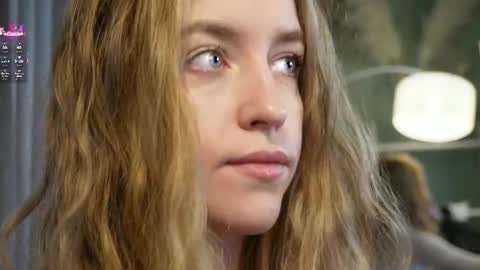 Snapshot of softdreamer_ chatting on 8, 11, 2025 softdreamer_ online show from 8, 11, 2025