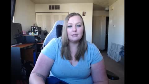 Snapshot of softerpeaches chatting on 14, 1, 2025 Rose online show from 14, 1, 2025