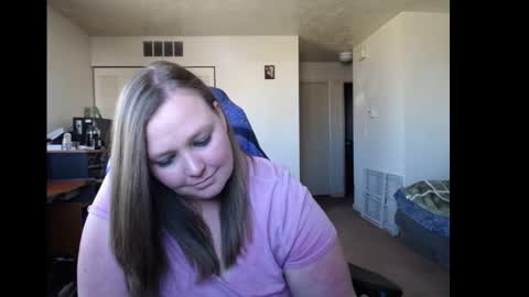 Snapshot of softerpeaches chatting on 28, 2, 2025 Rose online show from 28, 2, 2025