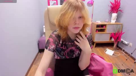 Snapshot of softflame chatting on 14, 12, 2025 softflame online show from 14, 12, 2025