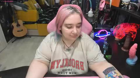 Snapshot of softie_sofy chatting on 10, 9, 2025 Sofie online show from 10, 9, 2025