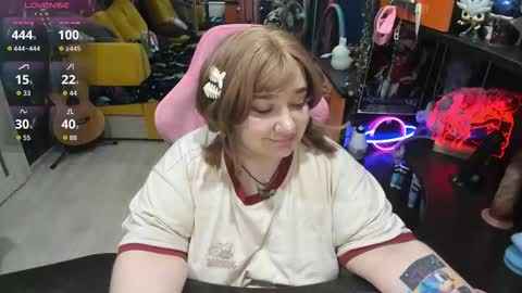 Snapshot of softie_sofy chatting on 12, 9, 2025 Sofie online show from 12, 9, 2025