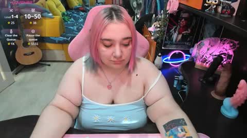 Snapshot of softie_sofy chatting on 11, 10, 2025 Sofie online show from 11, 10, 2025
