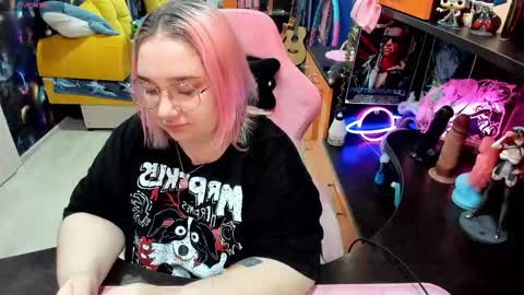 Snapshot of softie_sofy chatting on 19, 10, 2025 Sofie online show from 19, 10, 2025