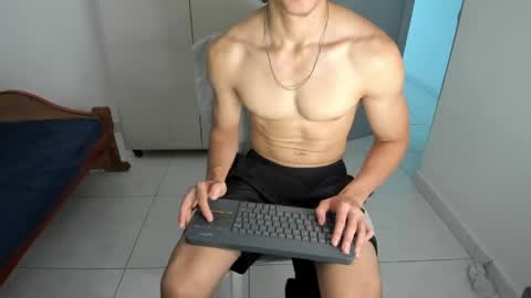Snapshot of sola_enzo chatting on 7, 6, 2026 sola_enzo online show from 7, 6, 2026