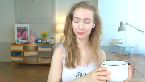 Snapshot of solar_bella chatting on 1, 2, 2025 Bella online show from 1, 2, 2025