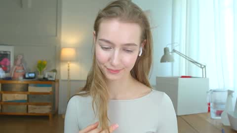 Snapshot of solar_bella chatting on 2, 2, 2025 Bella online show from 2, 2, 2025