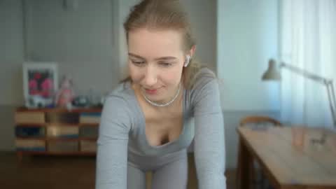 Snapshot of solar_bella chatting on 19, 2, 2025 Bella online show from 19, 2, 2025