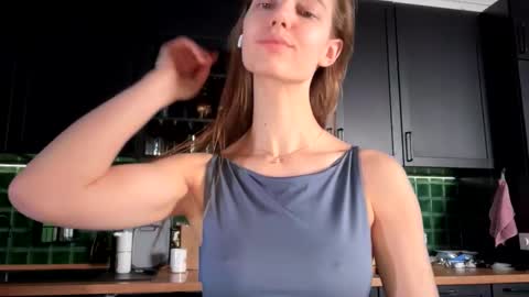 Snapshot of solar_bella chatting on 7, 1, 2026 Bella online show from 7, 1, 2026