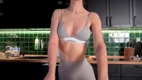 Snapshot of solar_bella chatting on 12, 1, 2026 Bella online show from 12, 1, 2026