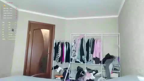 Snapshot of solarsiren chatting on 30, 10, 2025 Mila online show from 30, 10, 2025