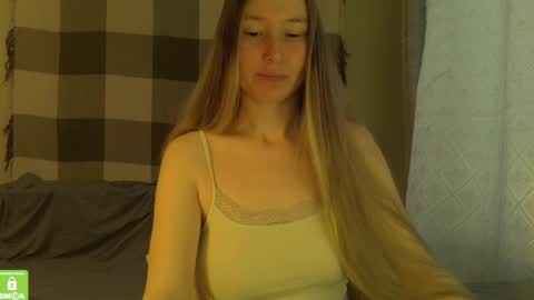 Snapshot of song_to_the_siren chatting on 16, 12, 2024 Mary online show from 16, 12, 2024