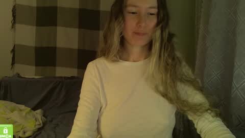 Snapshot of song_to_the_siren chatting on 20, 12, 2024 Mary online show from 20, 12, 2024