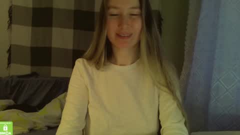 Snapshot of song_to_the_siren chatting on 23, 12, 2024 Mary online show from 23, 12, 2024