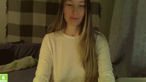 Snapshot of song_to_the_siren chatting on 23, 12, 2024 Mary online show from 23, 12, 2024