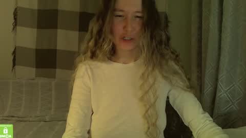 Snapshot of song_to_the_siren chatting on 10, 1, 2025 Mary online show from 10, 1, 2025