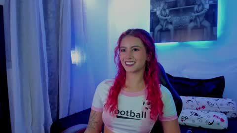 Snapshot of sophi_01 chatting on 14, 12, 2024 sophie online show from 14, 12, 2024