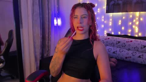 Snapshot of sophi_01 chatting on 28, 12, 2024 sophie online show from 28, 12, 2024