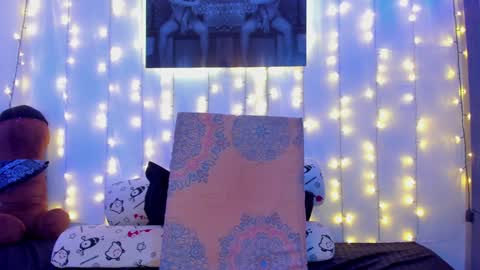 Snapshot of sophi_01 chatting on 12, 1, 2025 sophie online show from 12, 1, 2025