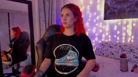 Snapshot of sophi_01 chatting on 31, 1, 2025 sophie online show from 31, 1, 2025