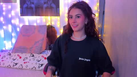 Snapshot of sophi_01 chatting on 5, 3, 2025 sophie online show from 5, 3, 2025