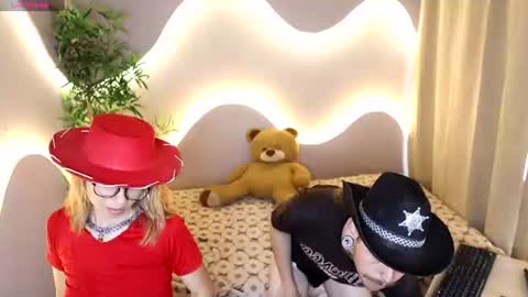 sophi_and_dereck online show from 24, 6, 2026