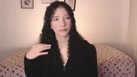 Snapshot of sophi_baby chatting on 10, 10, 2025 Sophi baby online show from 10, 10, 2025