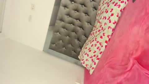 sophia_horny19 online show from 7, 10, 2025