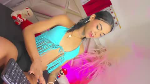 sophia_horny19 online show from 8, 7, 2026
