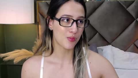 Snapshot of sophia_loreenn chatting on 24, 2, 2025 Sofia online show from 24, 2, 2025