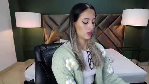 Snapshot of sophia_loreenn chatting on 8, 3, 2025 Sofia online show from 8, 3, 2025