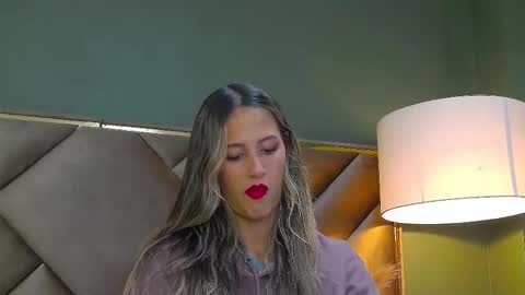 Snapshot of sophia_loreenn chatting on 2, 10, 2025 Sofia online show from 2, 10, 2025